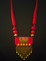 Load image into Gallery viewer, Red Fabric and Antique Gold Finish Necklace Set
