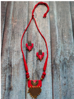 Load image into Gallery viewer, Red Fabric and Antique Gold Finish Necklace Set
