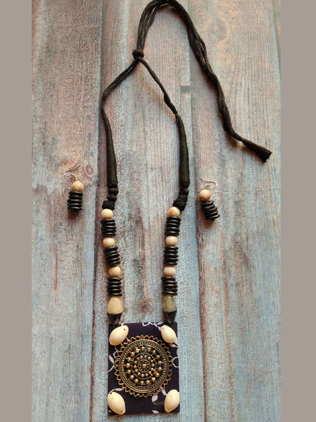 Shells and Wooden Beads Fabric Necklace Set with Metal Pendant