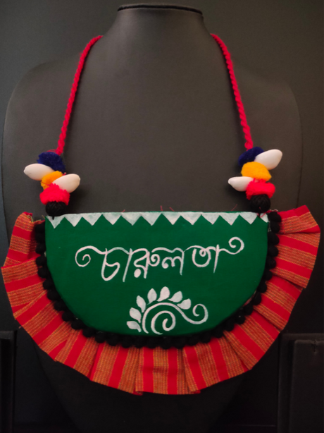 Handpainted Fabric Necklace Set with Thread Closure and Shells