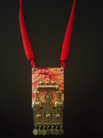 Load image into Gallery viewer, Red &amp; White Fabric and Metal Pendant Necklace Set
