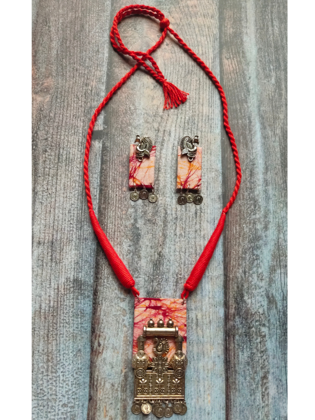 Red & White Fabric and Metal Pendant Necklace Set