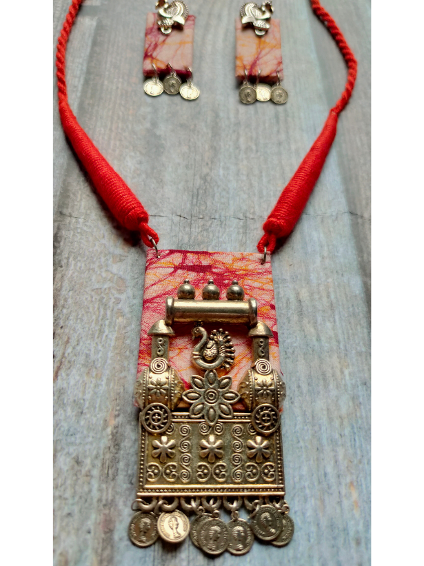 Red & White Fabric and Metal Pendant Necklace Set