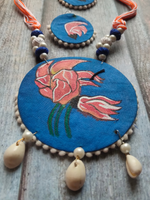 Load image into Gallery viewer, Hand Painted Fabric Necklace Set with Shells
