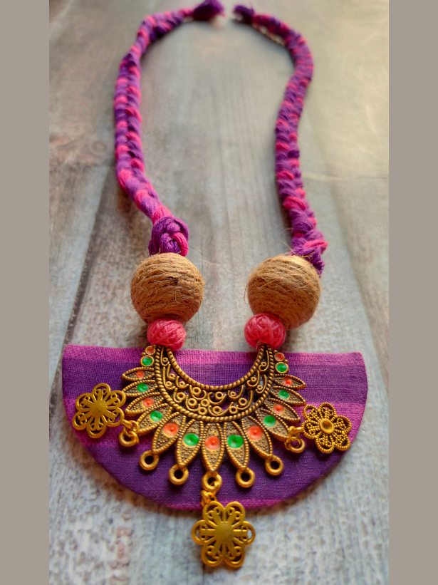 Fabric and Antique Gold Finish Metal Pendant Necklace Set with Braided Threads Closure