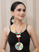 Load image into Gallery viewer, Hand Painted Peacock Wooden Necklace Set with Shells and Thread Closure
