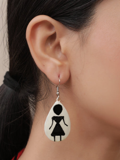 Half Moon Hand Painted Tribal Motifs Thread Closure Ceramic Necklace Set