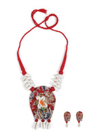 Load image into Gallery viewer, Kalamkari Fabric Shell Work Handcrafted Necklace Set with Thread Closure
