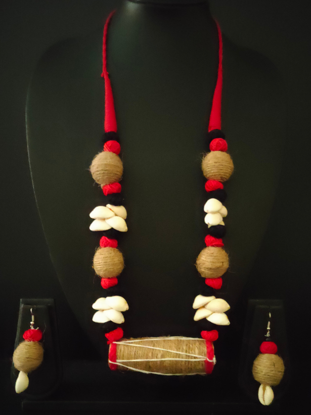 Fabric and Jute Beads Dholak. Necklace Set with Shells