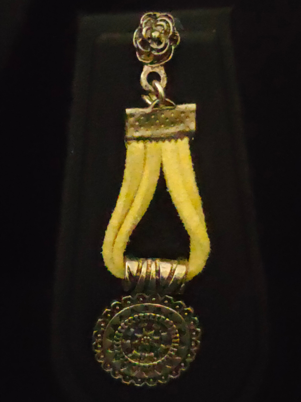 2 Layer Lemon Yellow Metal Pendant Necklace Set