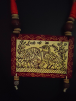 Load image into Gallery viewer, Hand Painted Birds Necklace Set with Jute and Thread Closure
