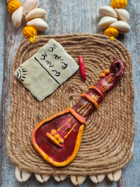Handcrafted Sitar Motif Jute Necklace Set with Shell Work