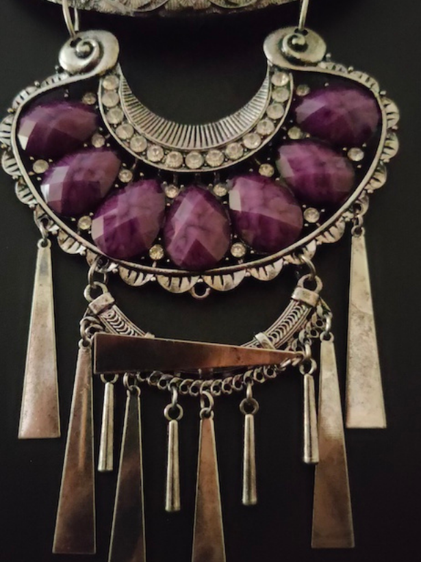 Hasli Necklace Set with a Statement Pendant (Purple Stones)