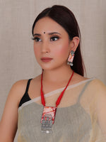 Load image into Gallery viewer, Red &amp; White Fabric and Metal Pendant Necklace Set
