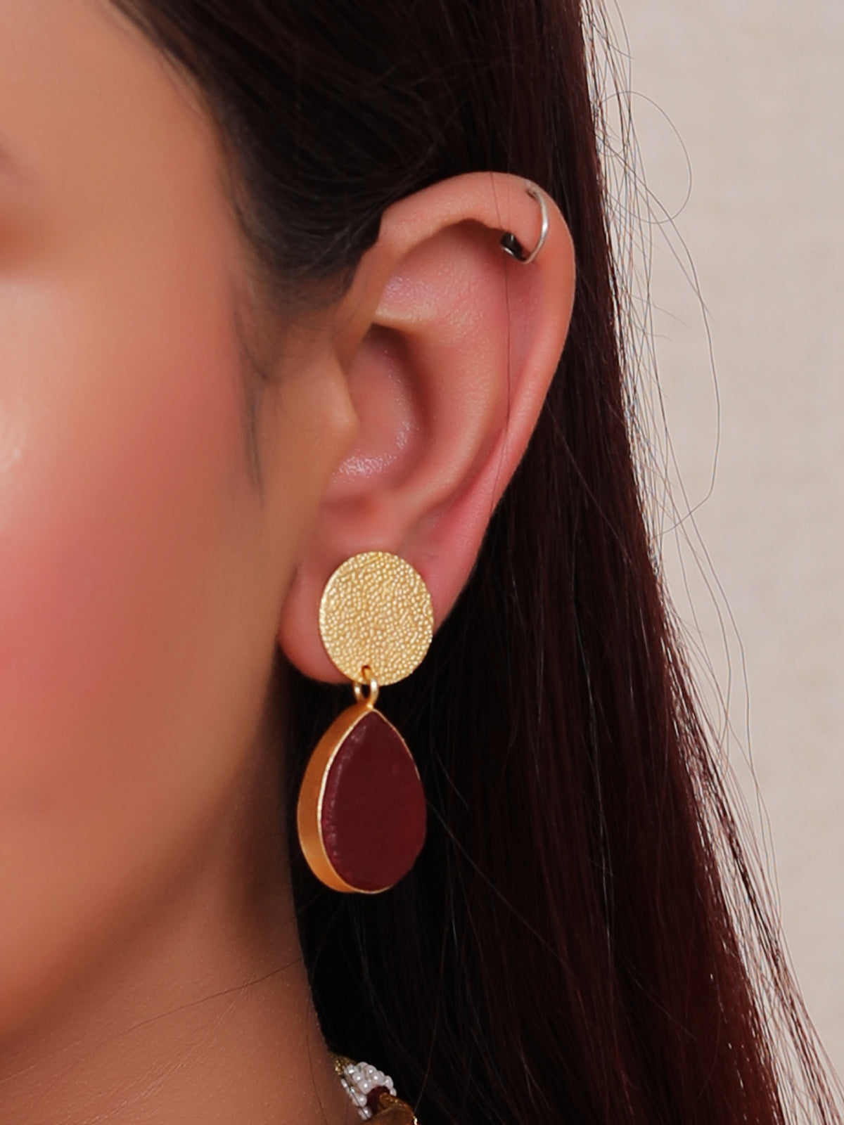 Pink Tear Drop Shaped Raw Natural Gemstones Embedded Gold Toned Versatile Hasli Style Brass Necklace Set