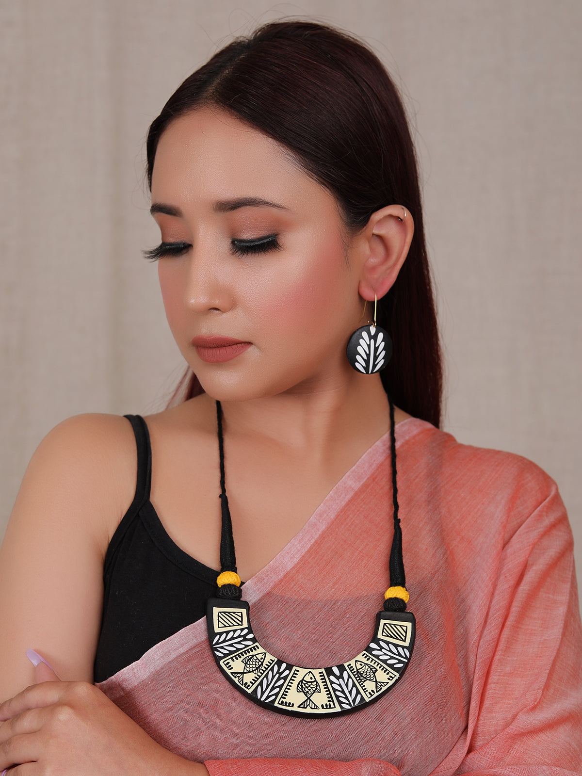 Black Hand-Painted Fish Motifs Tribal Terracotta Clay Adjustable Length Choker Necklace Set