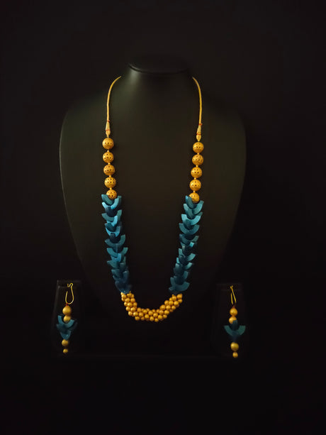 Thread Closure Terracotta Necklace Set