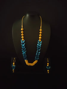 Thread Closure Terracotta Necklace Set