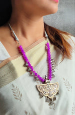 Load image into Gallery viewer, Purple Glass Beads and Metal Pendant Necklace Set with Thread Closure
