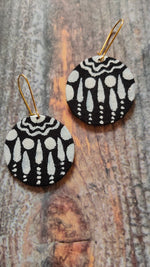 Load image into Gallery viewer, Monochrome Hand Painted Fabric Necklace Set with Wooden Beads
