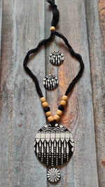 Load image into Gallery viewer, Monochrome Hand Painted Fabric Necklace Set with Wooden Beads
