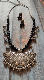 Load image into Gallery viewer, Intricately Detailed Pendant Necklace Set with Glass Beads
