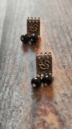 Load image into Gallery viewer, Intricately Detailed Pendant Necklace Set with Glass Beads
