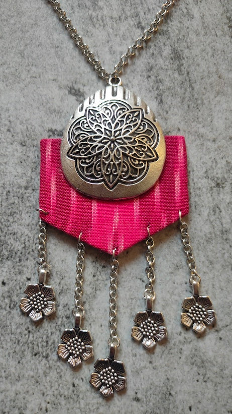 Flower Motifs Fabric Pendant Necklace Set with Metal Strings