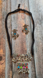 Load image into Gallery viewer, Multicolor Rhinestones Embedded Fabric Closure Metal Necklace Set
