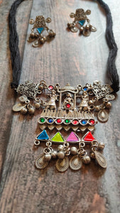 Multicolor Rhinestones Embedded Fabric Closure Metal Necklace Set