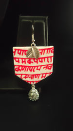 Load image into Gallery viewer, Mantra Printed Fabric Necklace Set with Shells
