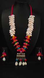 Load image into Gallery viewer, Wooden Birds and Shell Work Elaborate Necklace Set
