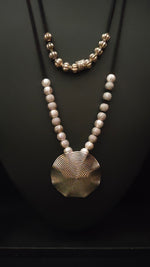 Load image into Gallery viewer, 2 Layer Seashell Thread Closure Metal Necklace Set
