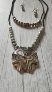 2 Layer Seashell Thread Closure Metal Necklace Set