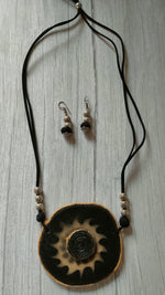 Load image into Gallery viewer, Monochrome wooden Hand Painted Necklace Set
