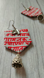 Load image into Gallery viewer, Mantra Printed Fabric Necklace Set with Shells
