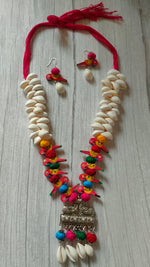 Load image into Gallery viewer, Wooden Birds and Shell Work Elaborate Necklace Set
