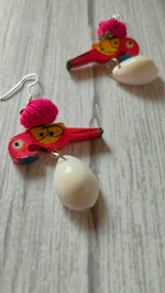 Load image into Gallery viewer, Wooden Birds and Shell Work Elaborate Necklace Set
