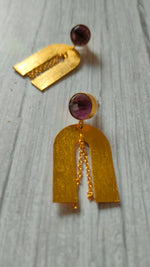 Load image into Gallery viewer, Horse Shoe Brass Earrings with Chain Strings and Purple Stone
