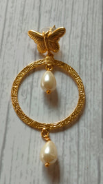Load image into Gallery viewer, Circular Brass Dangler Earrings with Pearl Beads
