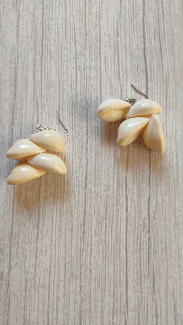 Handpainted Woman Face Shell Work Necklace Set