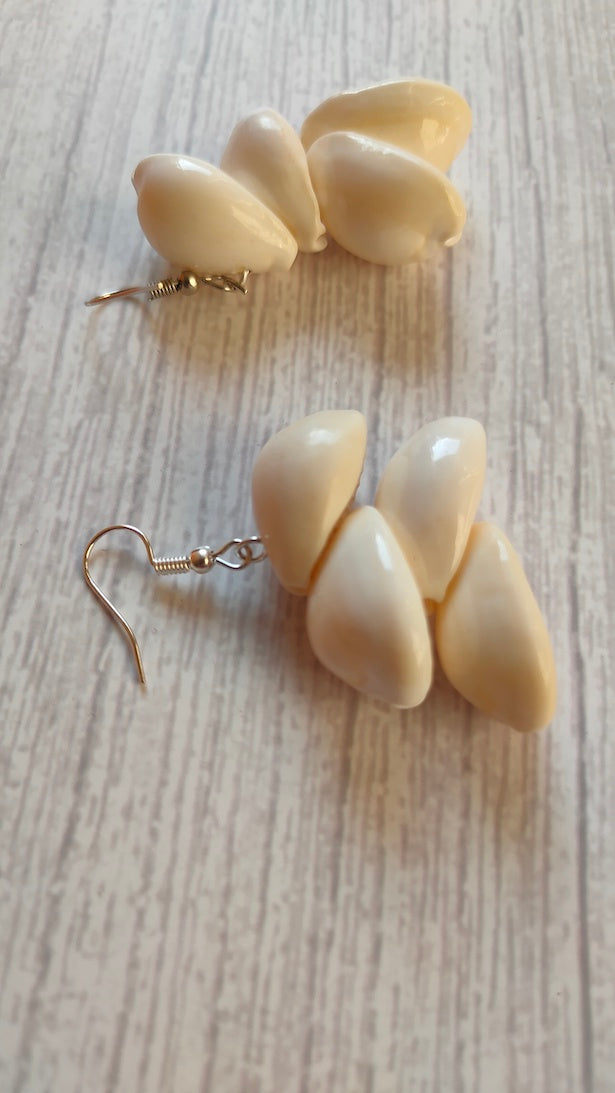 Handpainted Woman Face Shell Work Necklace Set