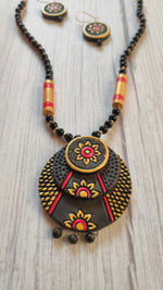 Load image into Gallery viewer, Elegant Handcrafted Black &amp; Golden Terracotta Clay Necklace Set
