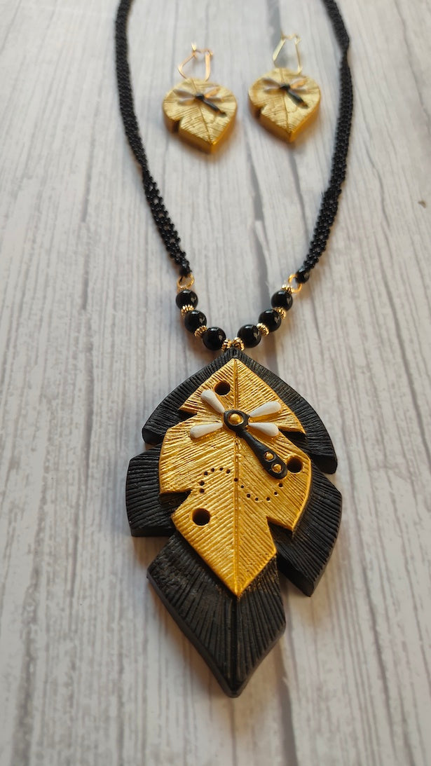 Elegant Leaf Shape Black & Golden Handcrafted Terracotta Clay Necklace Set