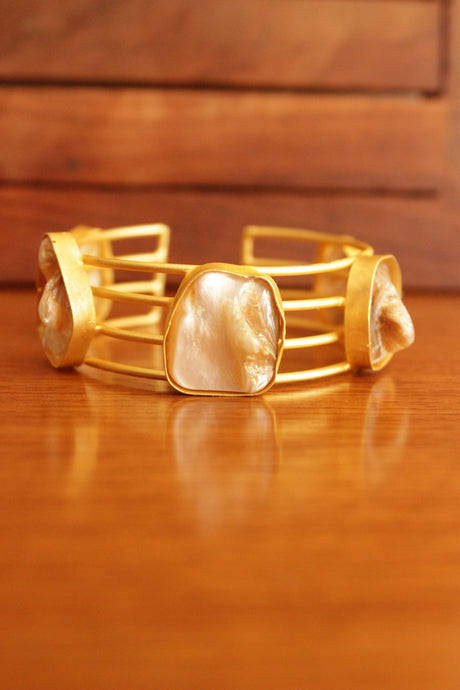 Baroque Pearl Gemstones Embedded Adjustable Brass Bracelet