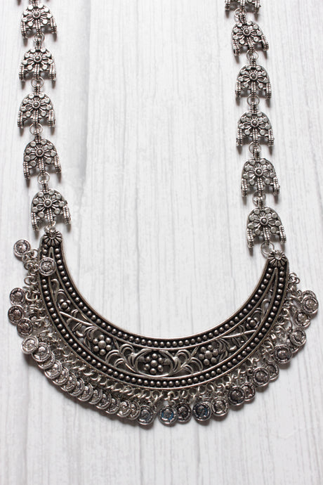 Long Chain Half Moon Shape Pendant Necklace Set With Thread Closure