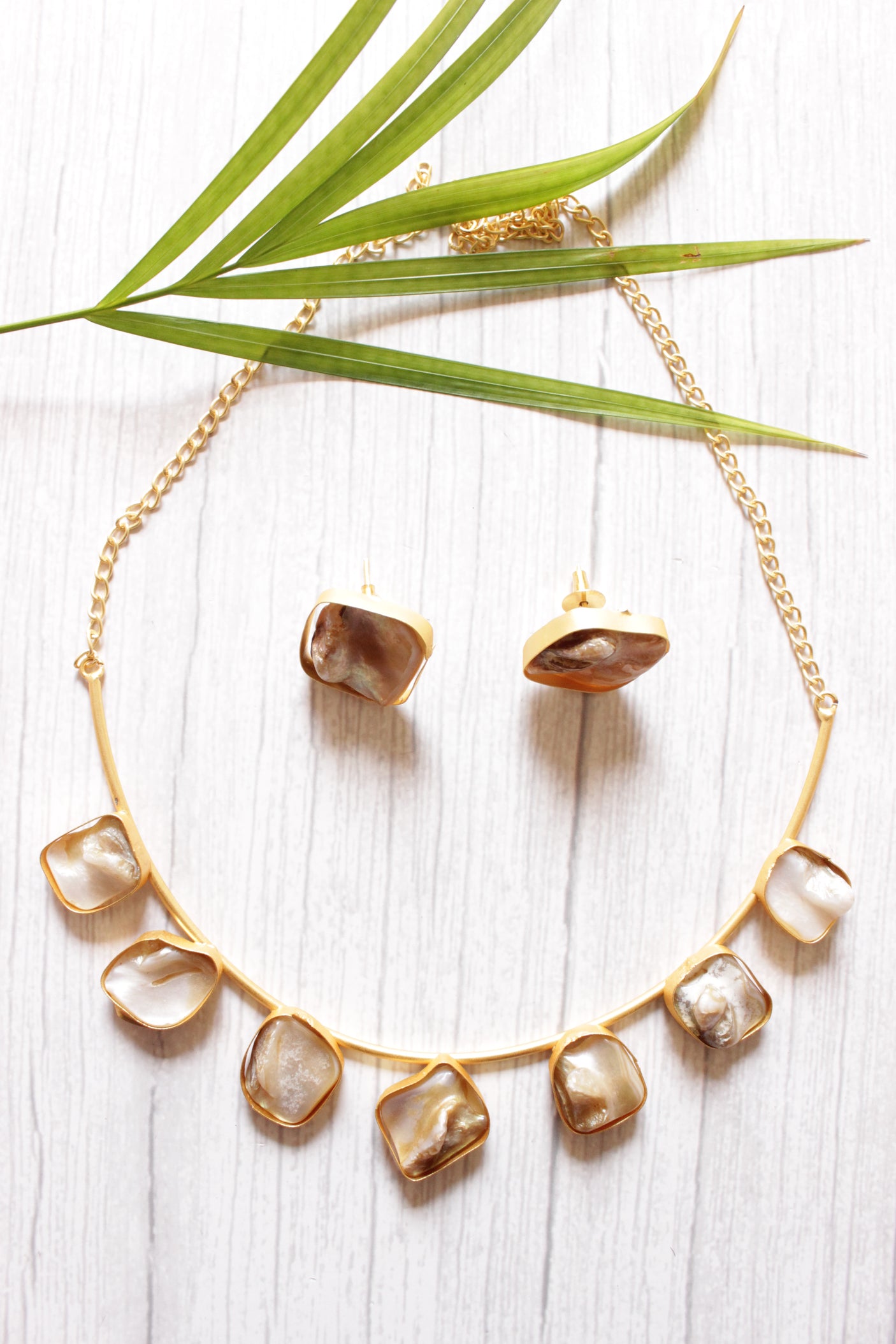 Baroque Pearls Natural Gemstones Embedded Gold Toned Brass Necklace Set