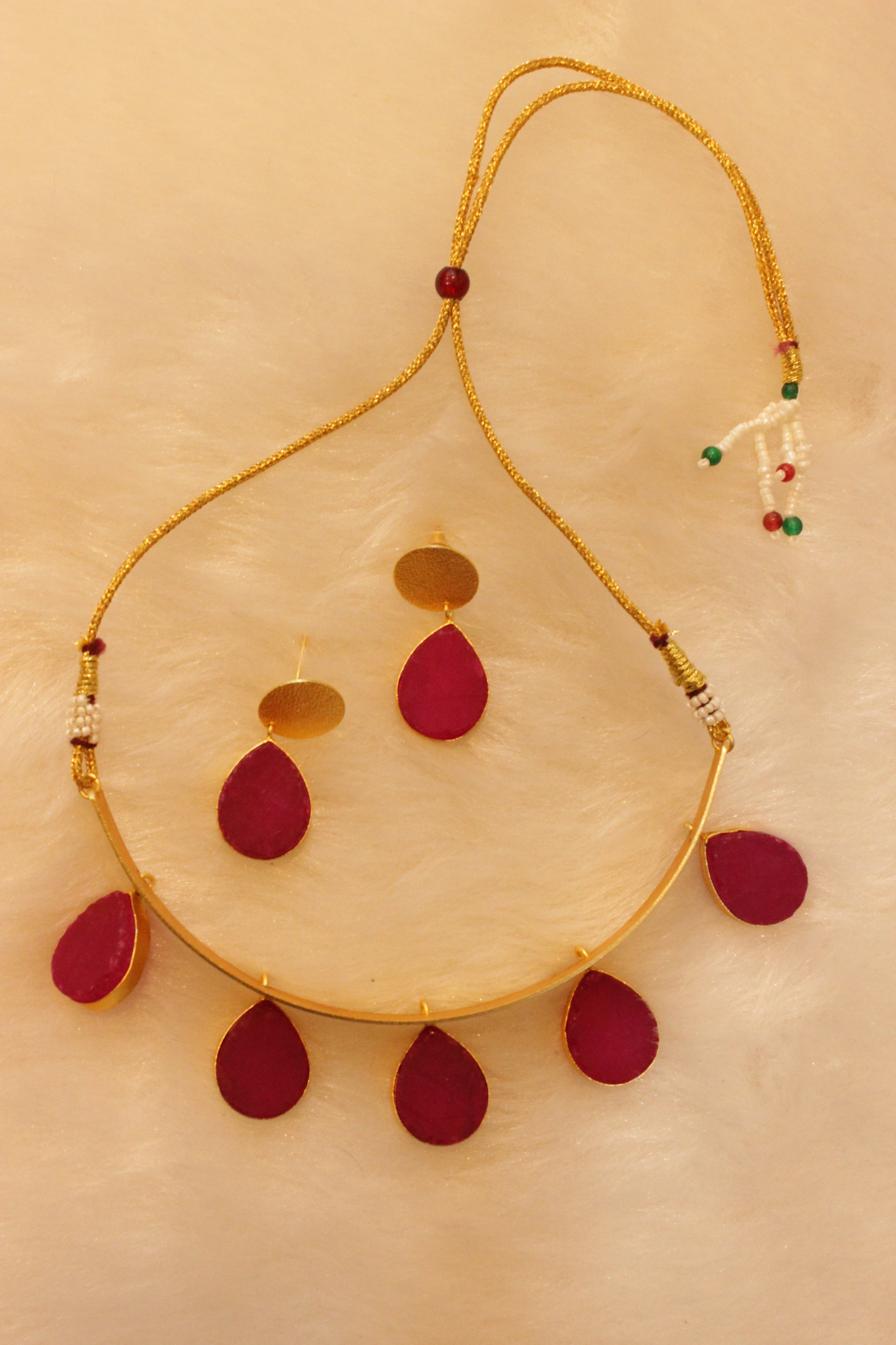 Pink Tear Drop Shaped Raw Natural Gemstones Embedded Gold Toned Versatile Hasli Style Brass Necklace Set