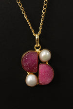 Load image into Gallery viewer, Baroque Pink Sugar Druzy Natural Gemstone Embedded Gold Plated Necklace

