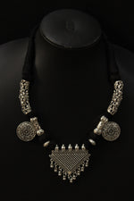 Load image into Gallery viewer, Braided Threads And Metal Pendant Half Hasli Choker Necklace Set
